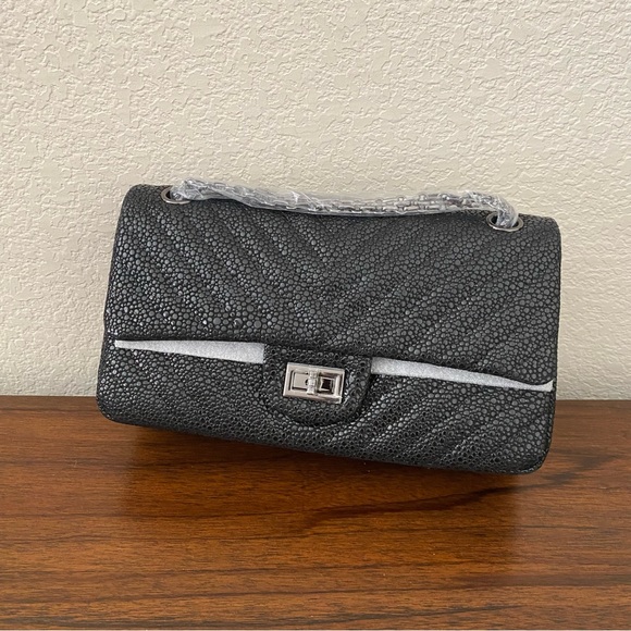 Cartelo Handbags - Black Leather Caviar Quilted Chevron Medium Flap Bag Chain Crossbody Shoulder C5